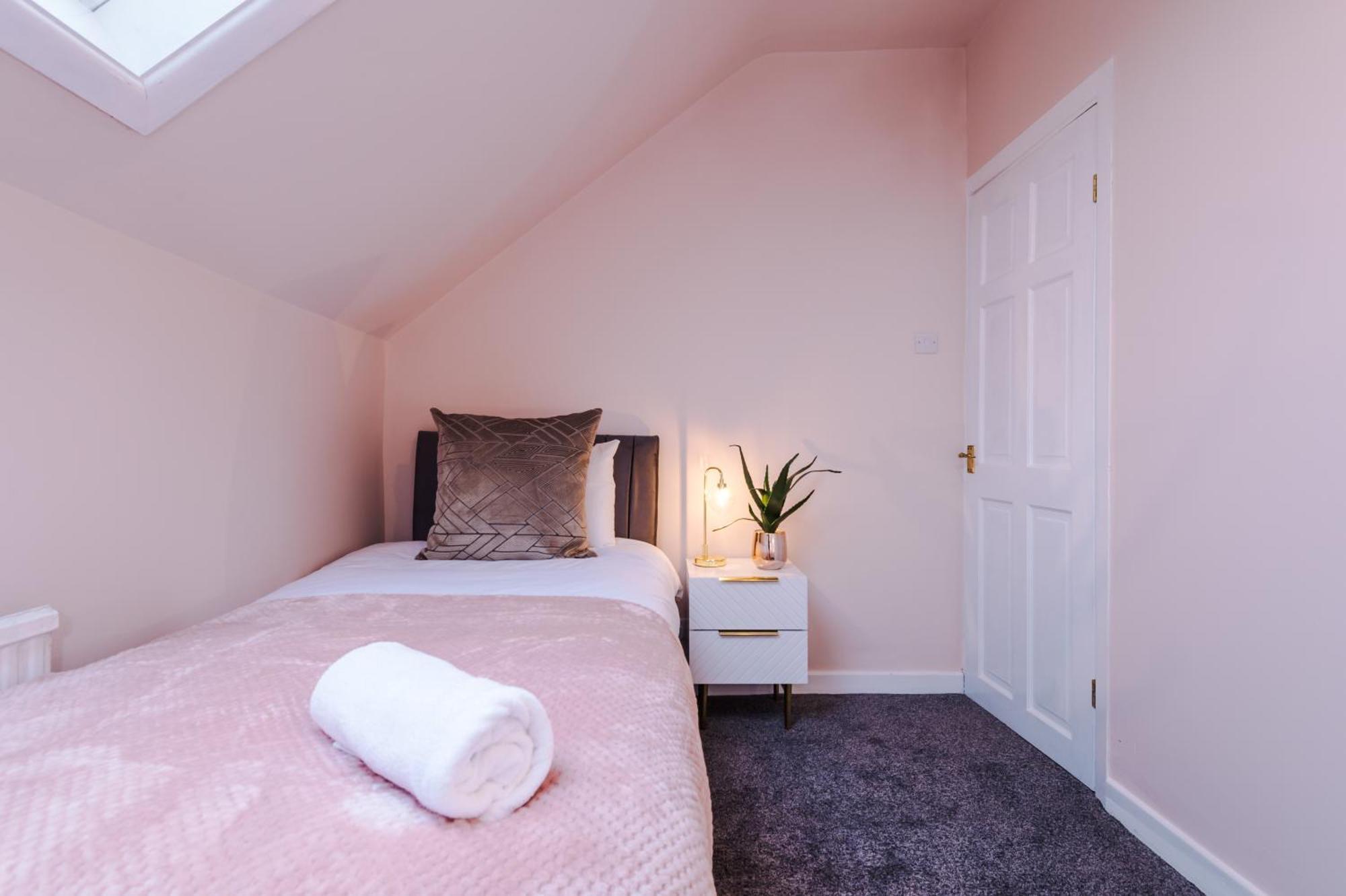 Newly Renovated 5 Bedroom Home-manchester Casa de férias
